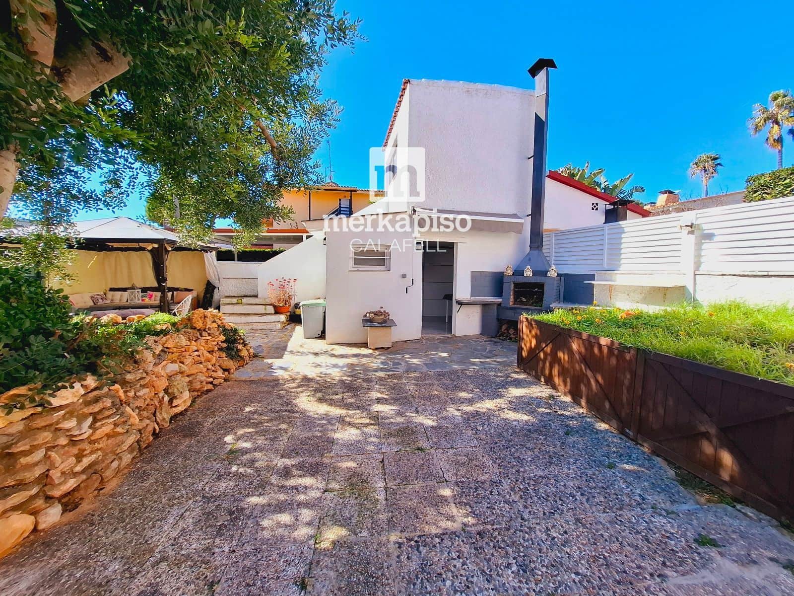 4 makuuhuone Huvila myytävänä paikassa Cunit mukana uima-altaan 
autotalli - 425 000 € (Ref: 9658020)