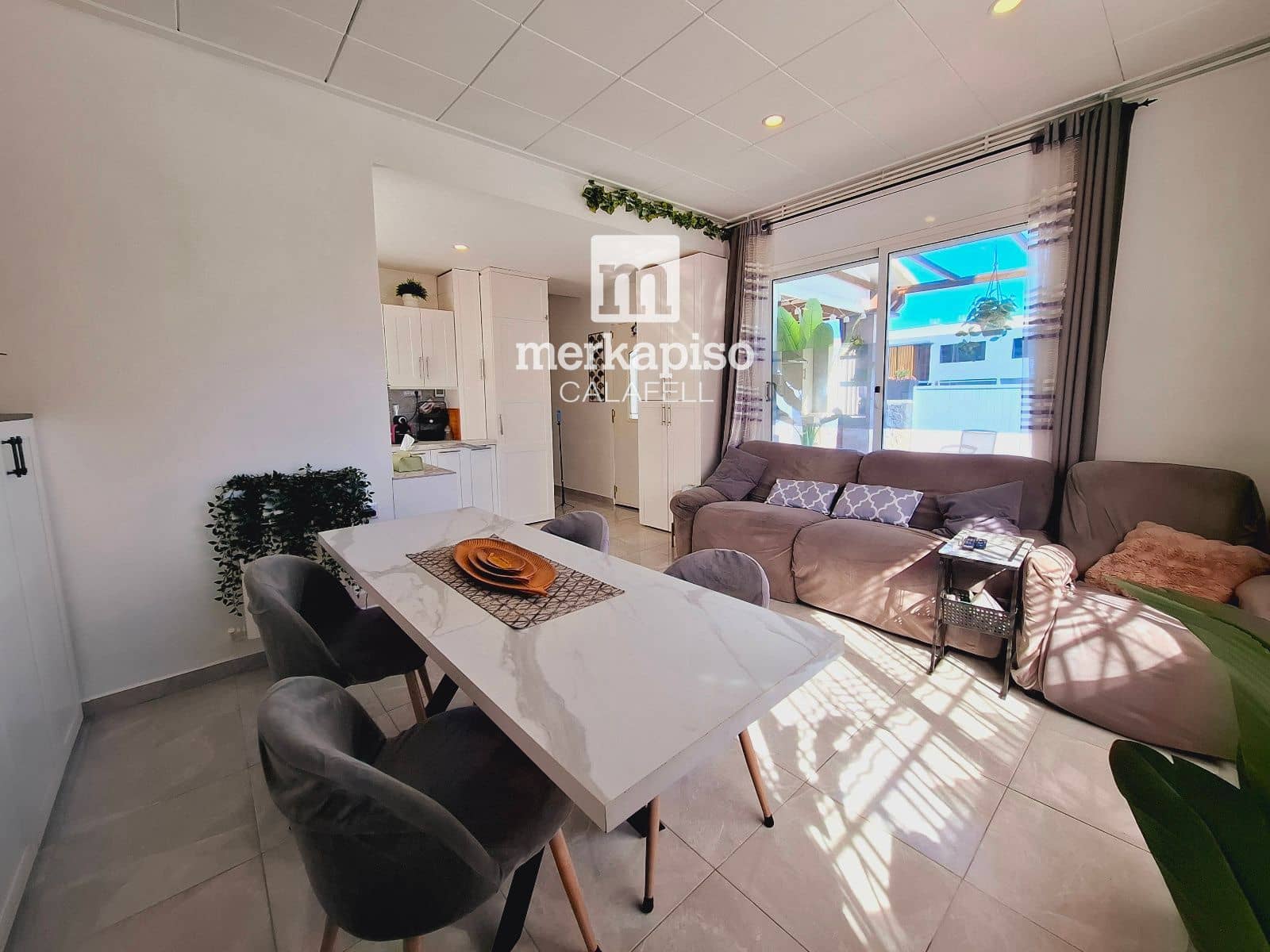 4 makuuhuone Huvila myytävänä paikassa Cunit mukana uima-altaan 
autotalli - 425 000 € (Ref: 9658020)