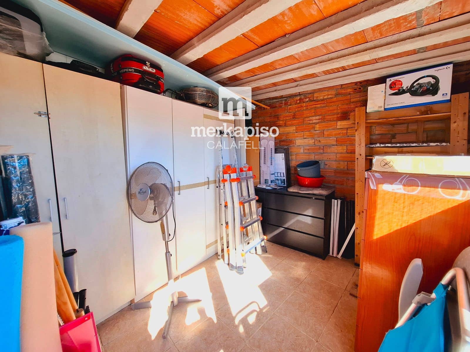 4 makuuhuone Huvila myytävänä paikassa Cunit mukana uima-altaan 
autotalli - 425 000 € (Ref: 9658020)