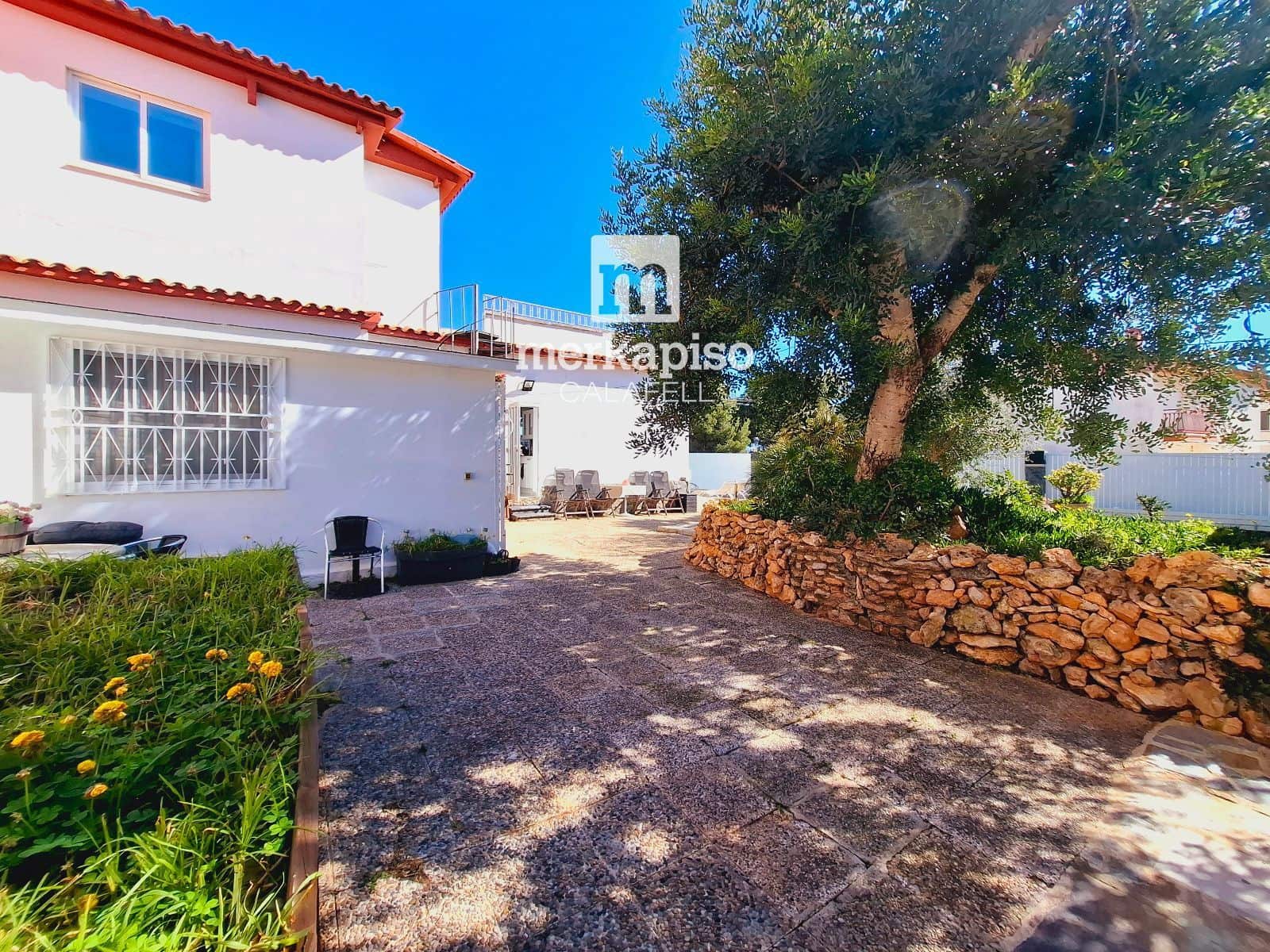 4 makuuhuone Huvila myytävänä paikassa Cunit mukana uima-altaan 
autotalli - 425 000 € (Ref: 9658020)