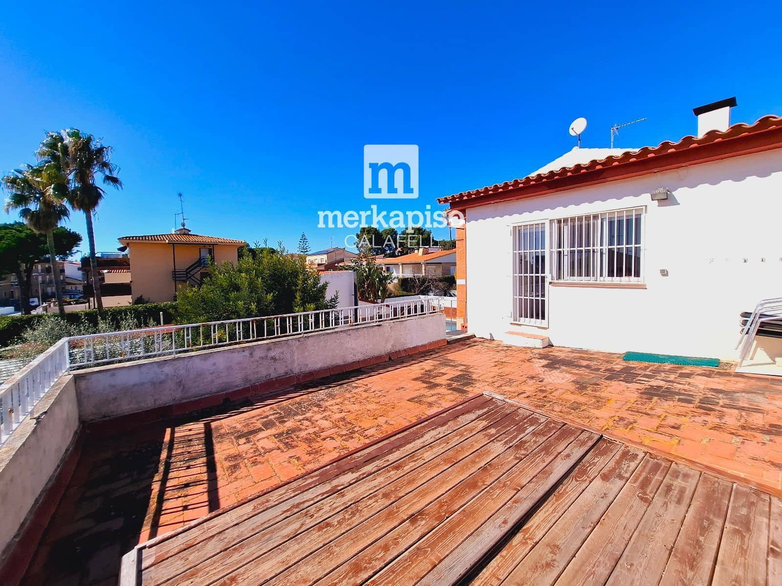 4 makuuhuone Huvila myytävänä paikassa Cunit mukana uima-altaan 
autotalli - 425 000 € (Ref: 9658020)