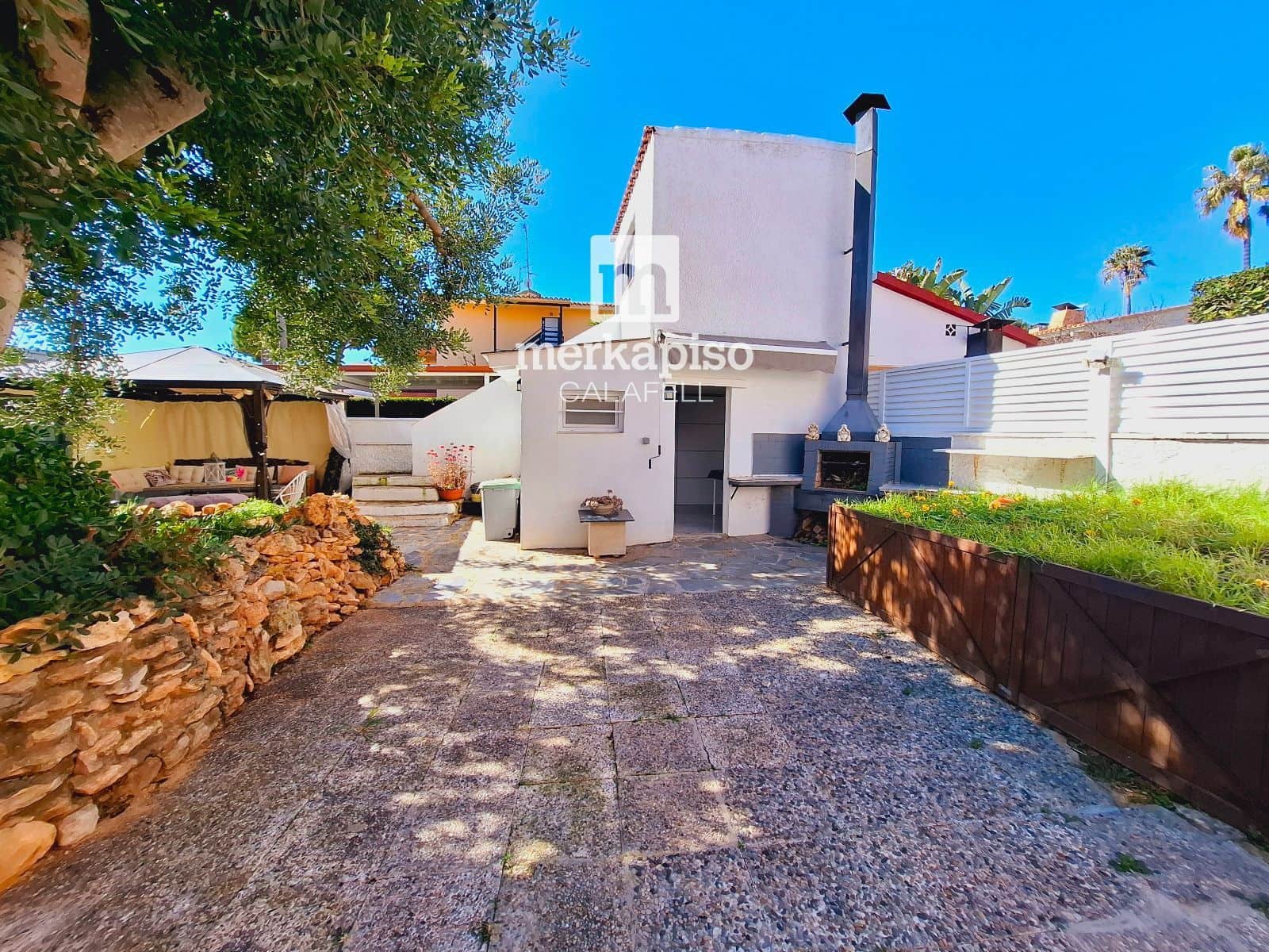 4 bedroom Villa for sale in Cunit with pool garage - € 425,000 (Ref: 9658020)