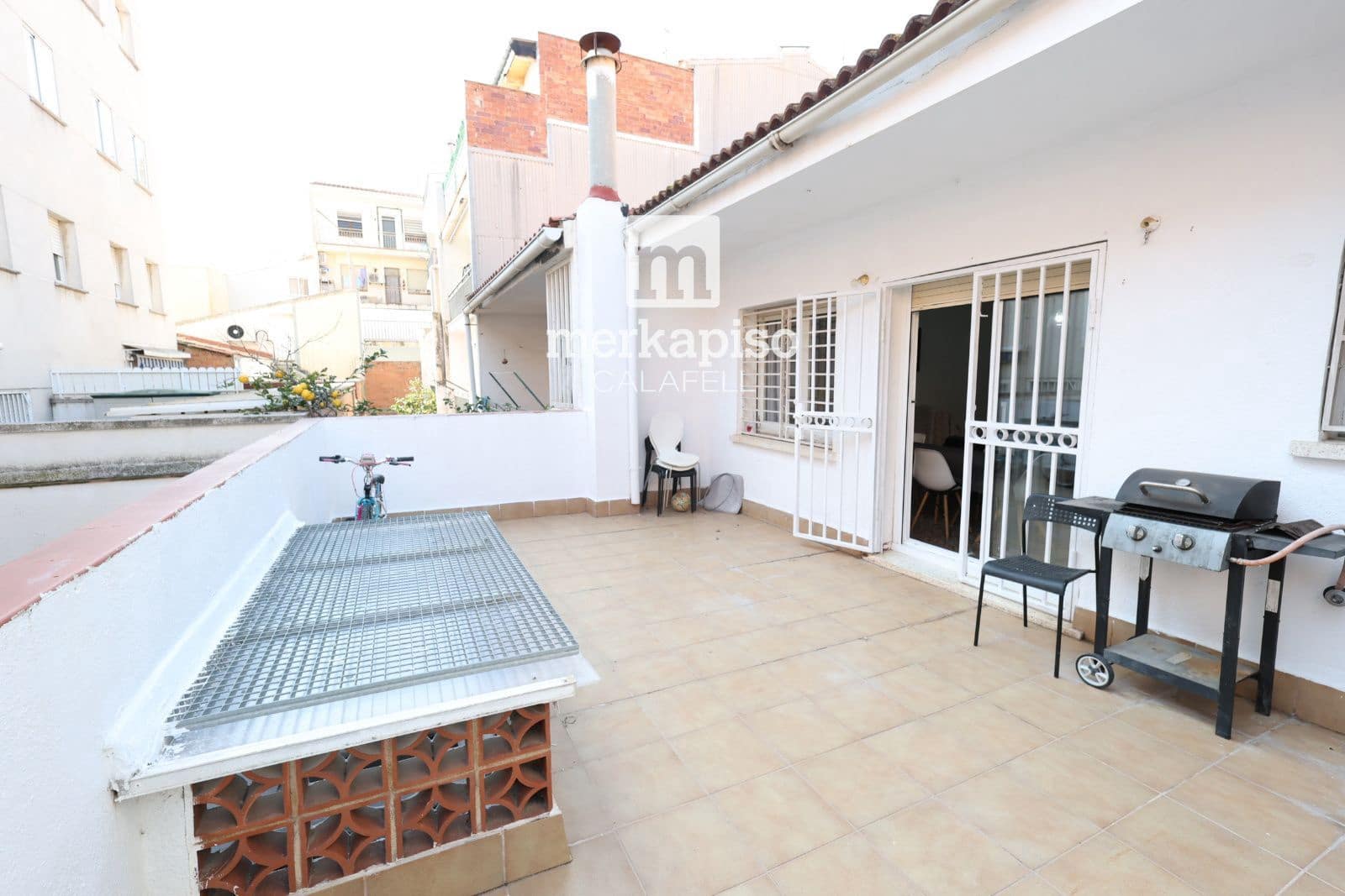 4 bedroom Flat for sale in El Vendrell with garage - € 195,000 (Ref: 9671288)