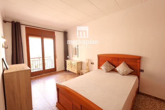 4 bedroom Flat for sale in El Vendrell with garage - € 195,000 (Ref: 9671288)