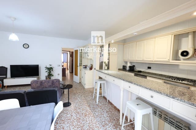 4 bedroom Flat for sale in El Vendrell with garage - € 195,000 (Ref: 9671288)