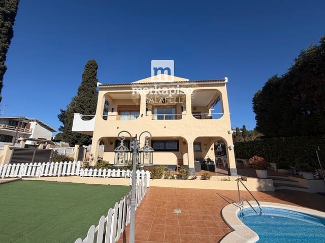 3 makuuhuone Huvila myytävänä paikassa El Vendrell mukana uima-altaan 
autotalli - 450 000 € (Ref: 9697777)