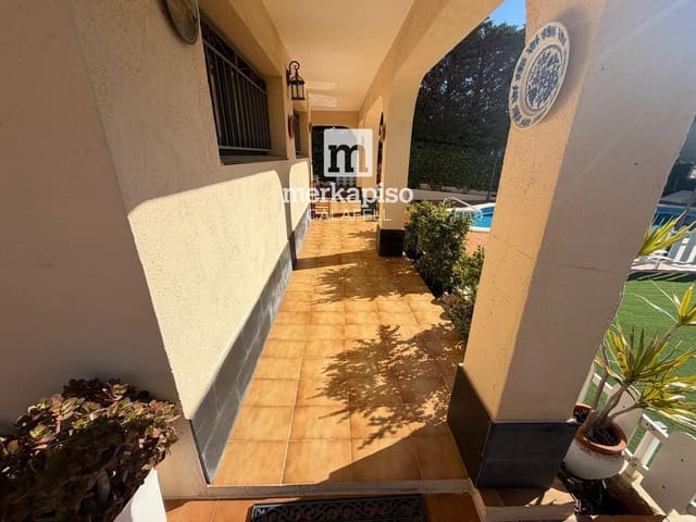 3 makuuhuone Huvila myytävänä paikassa El Vendrell mukana uima-altaan 
autotalli - 450 000 € (Ref: 9697777)