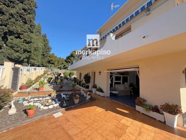 3 makuuhuone Huvila myytävänä paikassa El Vendrell mukana uima-altaan 
autotalli - 450 000 € (Ref: 9697777)