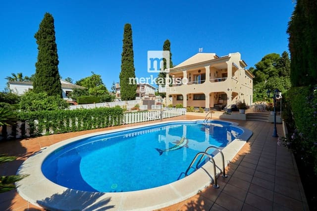 3 soveværelse Villa til salg i El Vendrell med swimmingpool garage - € 435.000 (Ref: 9697777)