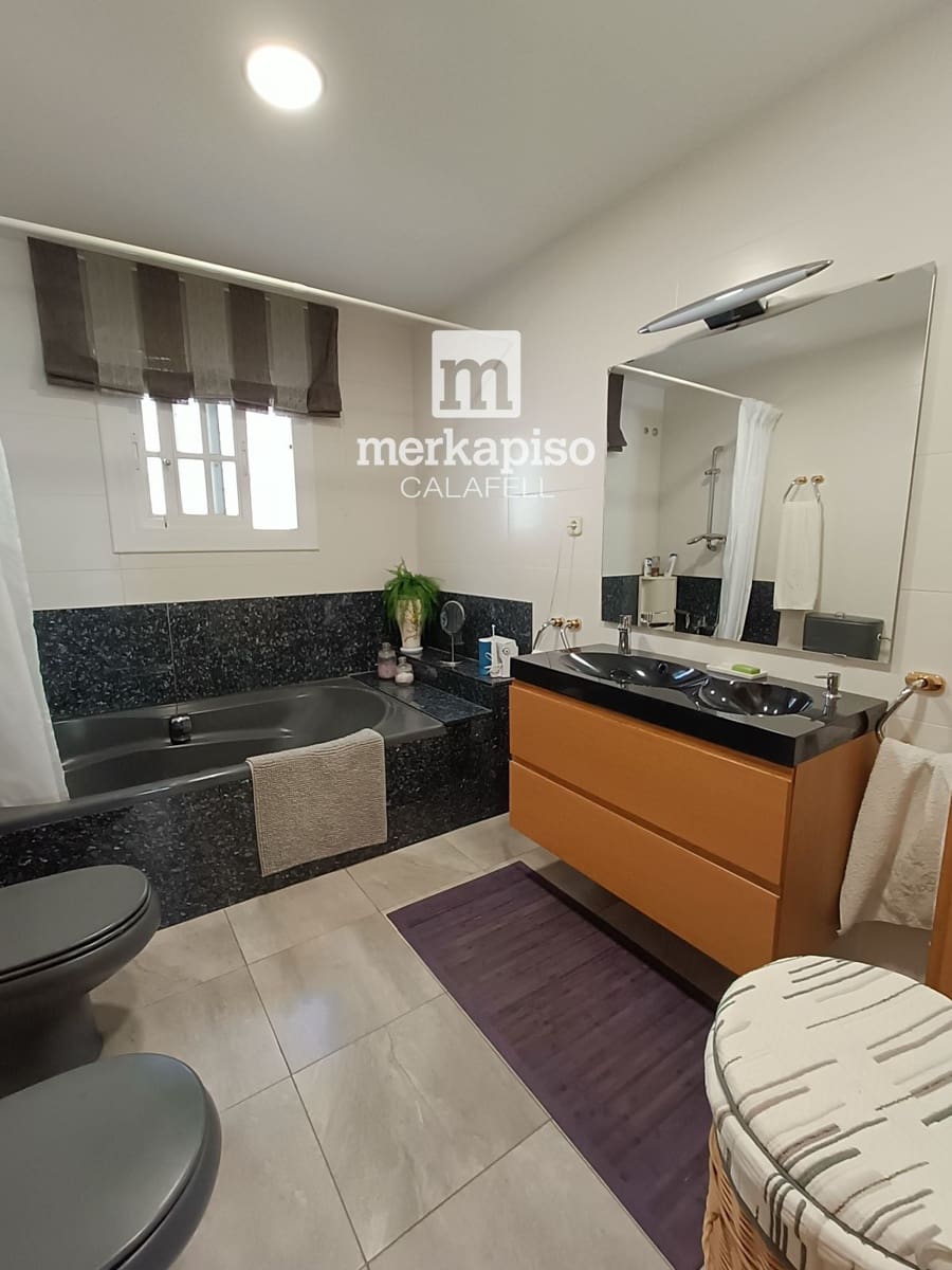 6 bedroom Villa for sale in Segur de Calafell with pool garage - € 480,000 (Ref: 9708001)