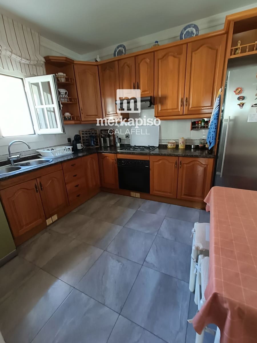 6 bedroom Villa for sale in Segur de Calafell with pool garage - € 480,000 (Ref: 9708001)