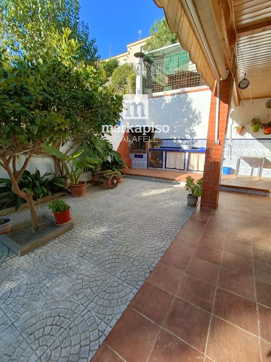 6 bedroom Villa for sale in Segur de Calafell with pool garage - € 480,000 (Ref: 9708001)