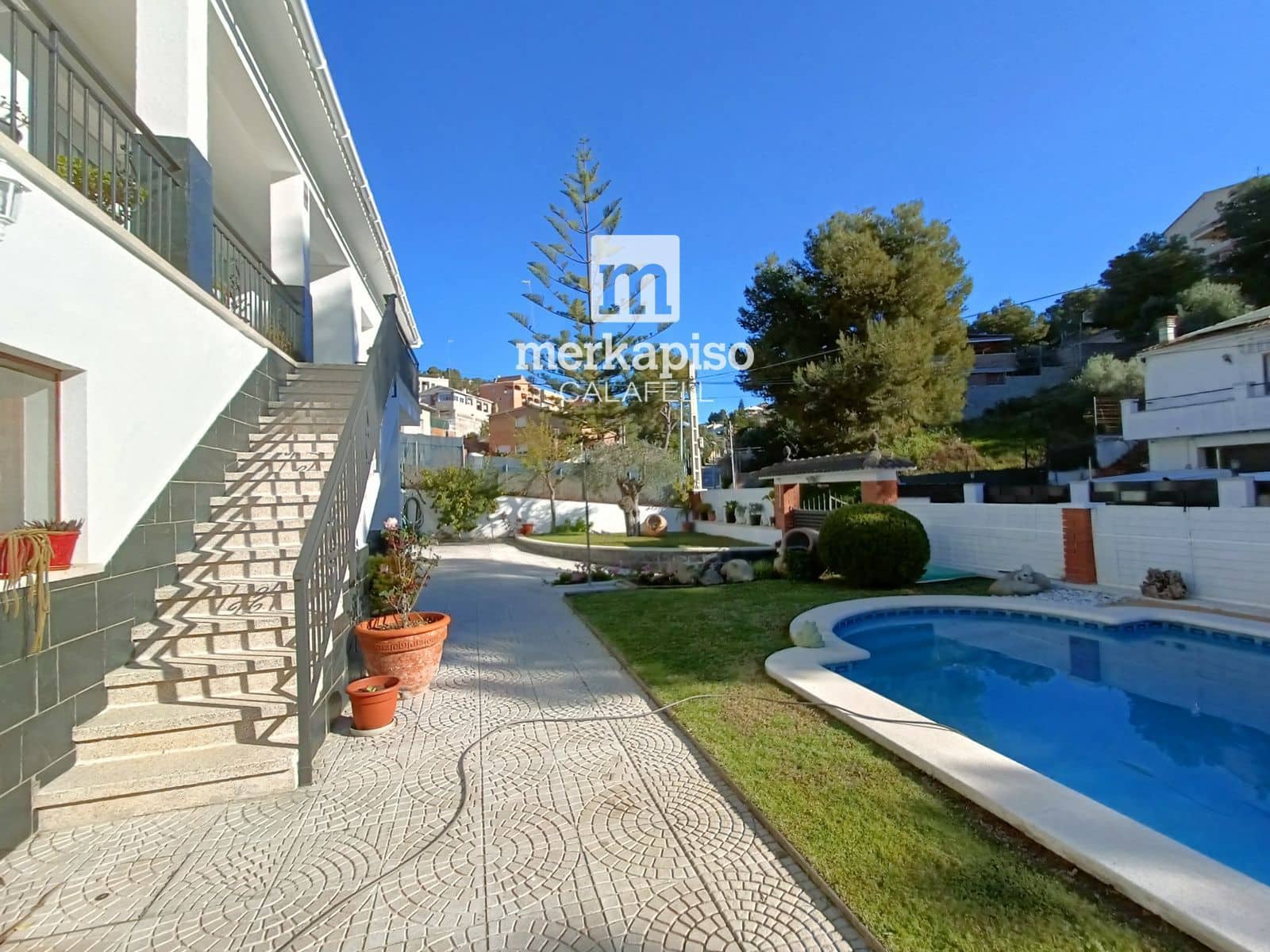 6 bedroom Villa for sale in Segur de Calafell with pool garage - € 480,000 (Ref: 9708001)