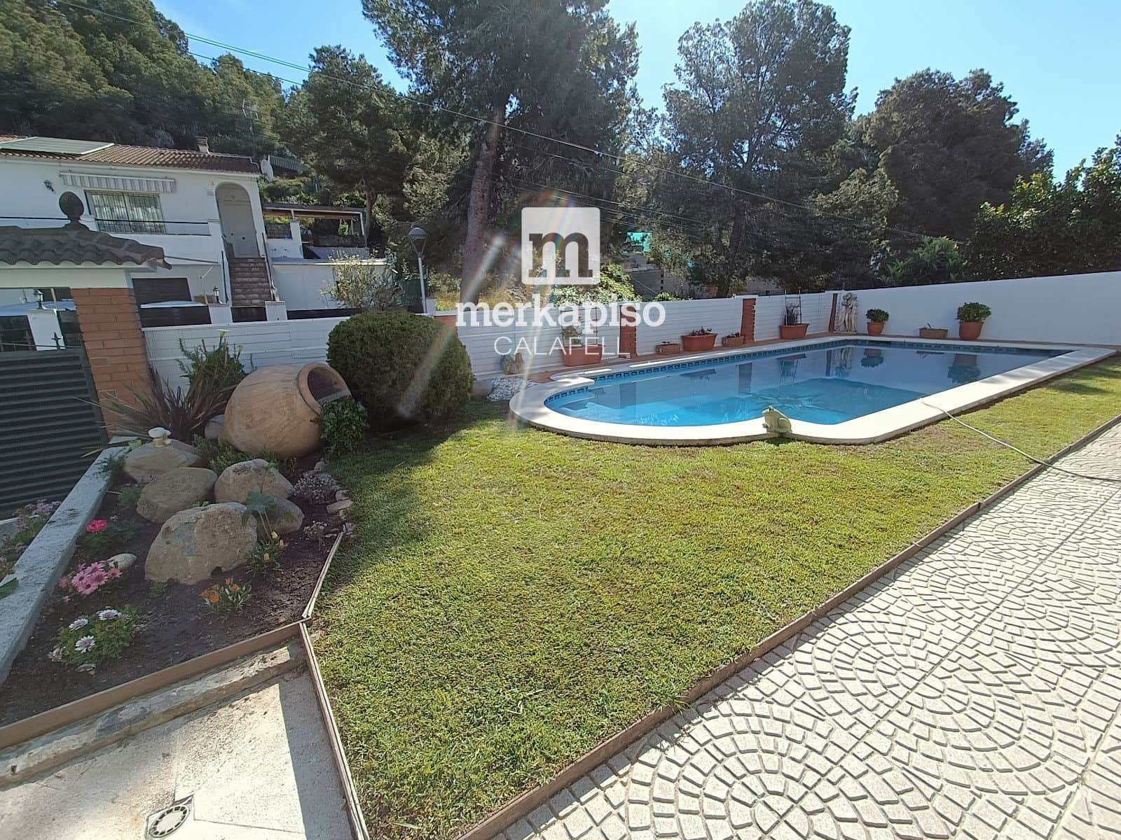 6 bedroom Villa for sale in Segur de Calafell with pool garage - € 480,000 (Ref: 9708001)