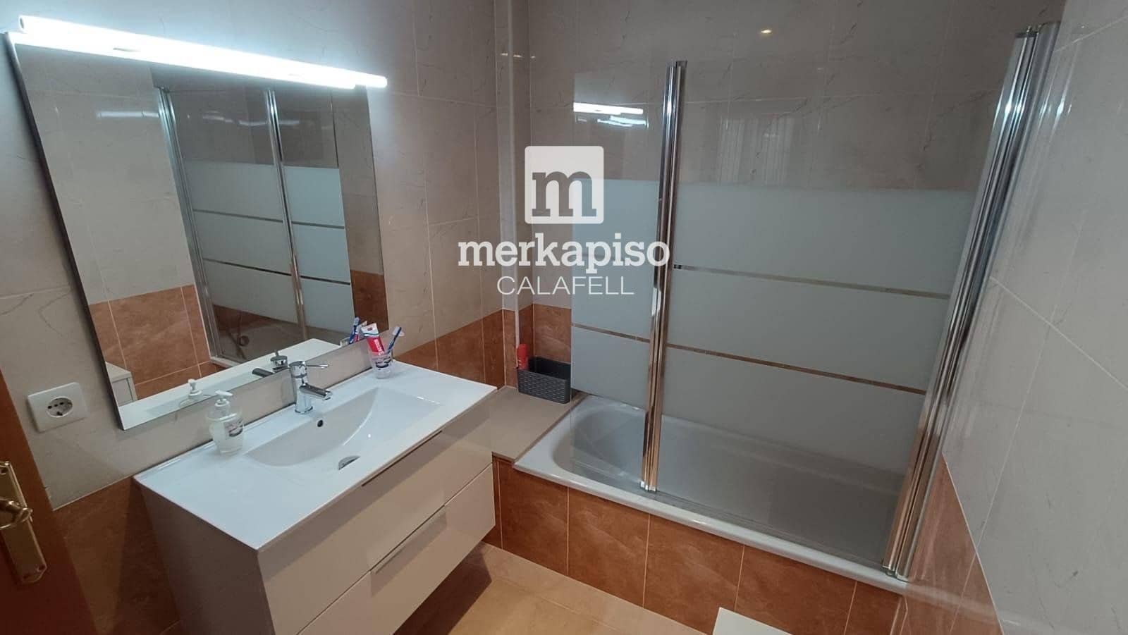 4 bedroom Penthouse for sale in El Vendrell with garage - € 238,500 (Ref: 9726163)