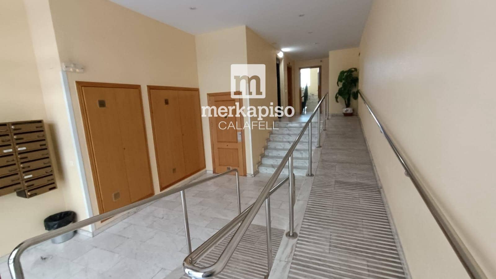 4 bedroom Penthouse for sale in El Vendrell with garage - € 238,500 (Ref: 9726163)