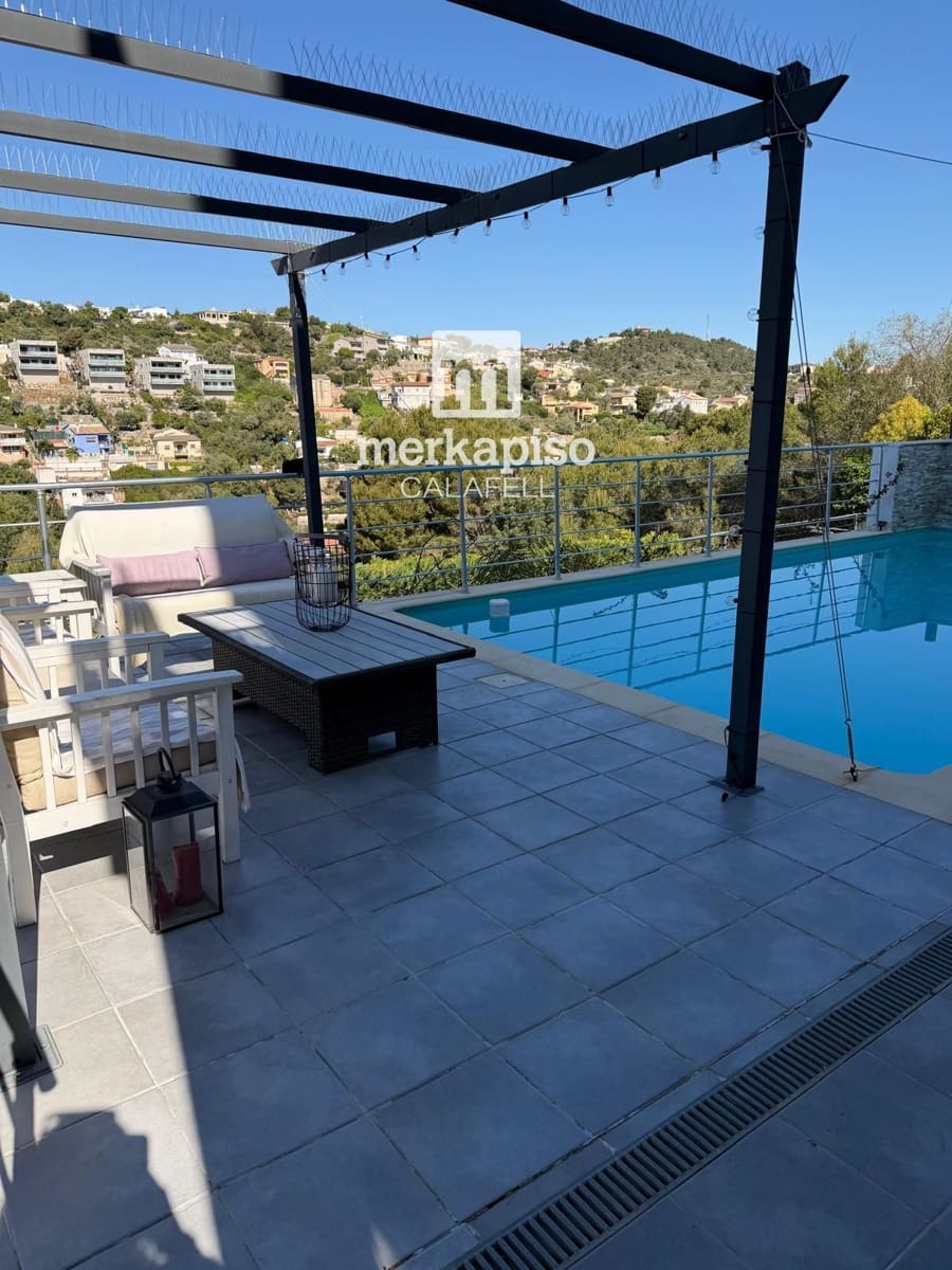 4 slaapkamer Villa te koop in Segur de Calafell met zwembad - € 350.000 (Ref: 9753647)