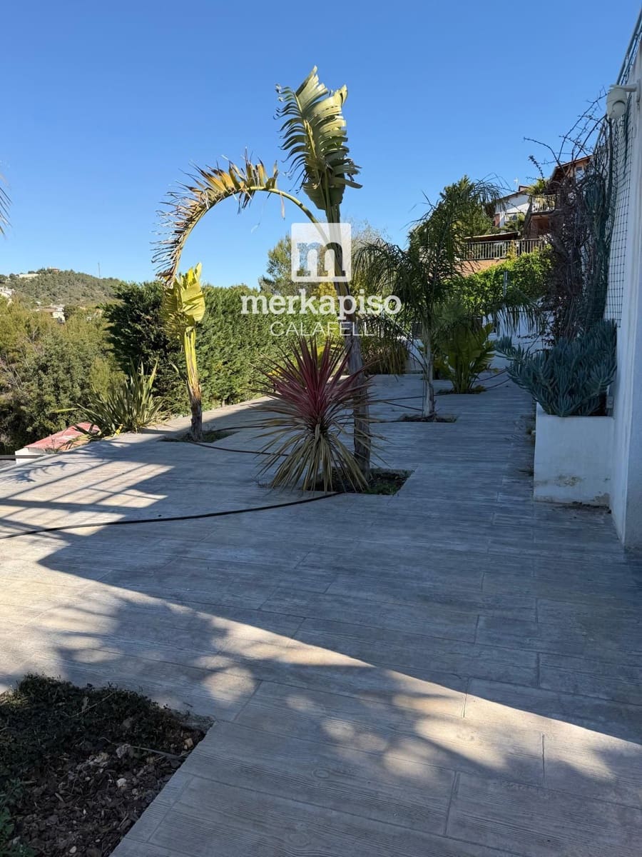 4 slaapkamer Villa te koop in Segur de Calafell met zwembad - € 350.000 (Ref: 9753647)