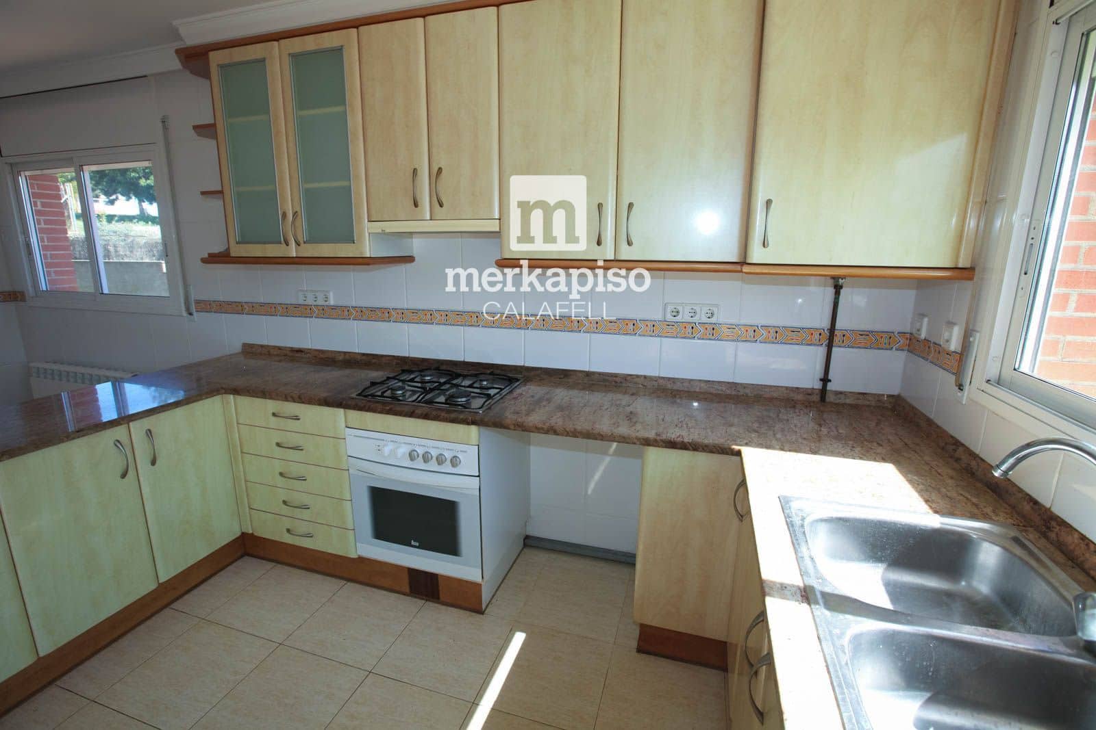 4 slaapkamer Villa te koop in Calafell met garage - € 650.000 (Ref: 9754250)