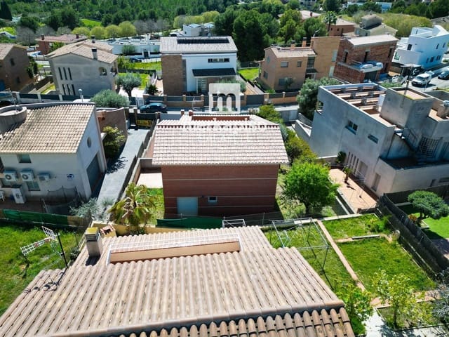 4 slaapkamer Villa te koop in Calafell met garage - € 650.000 (Ref: 9754250)