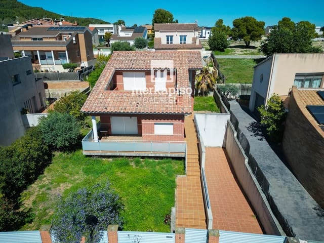 4 slaapkamer Villa te koop in Calafell met garage - € 650.000 (Ref: 9754250)