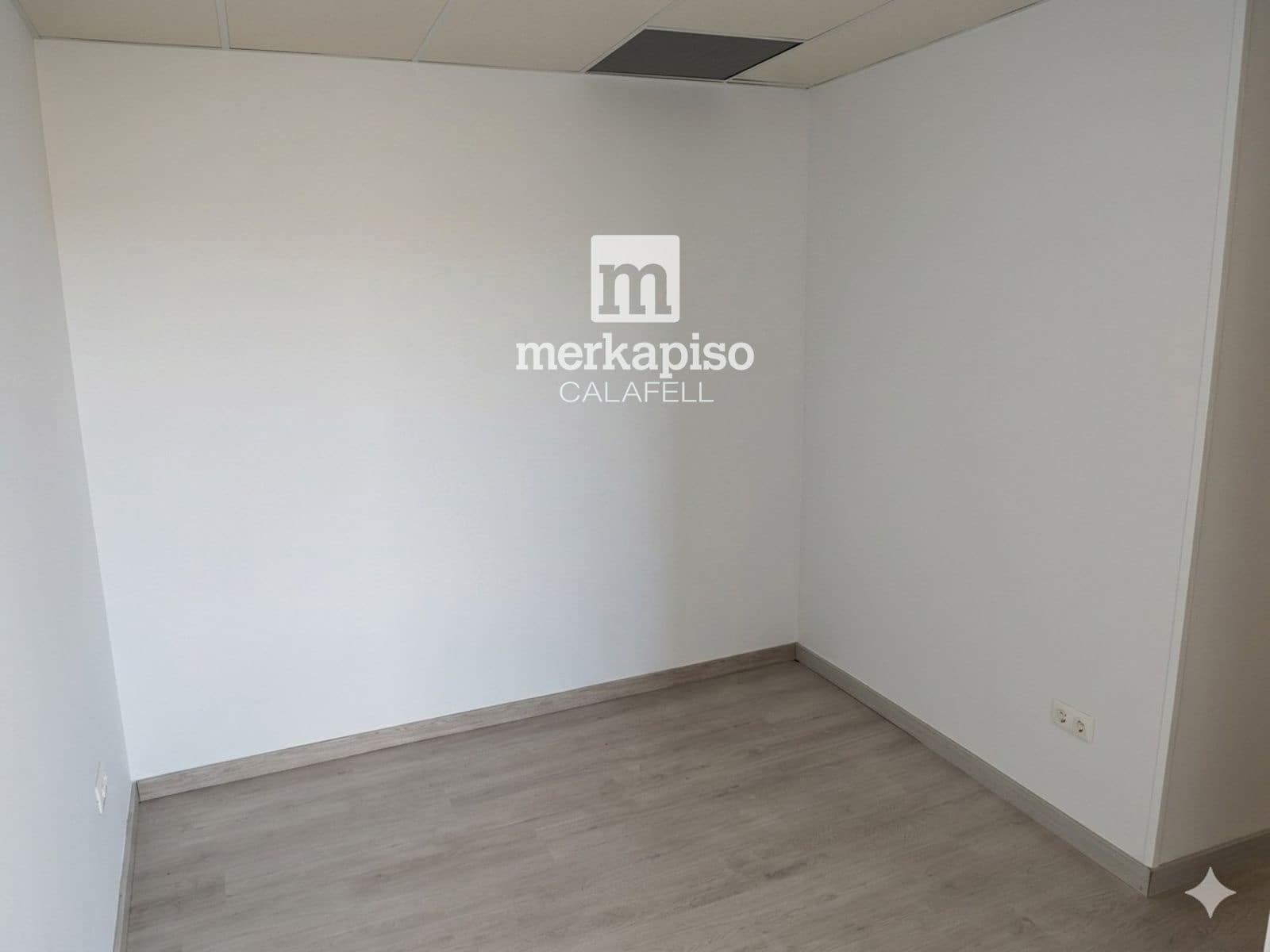 Kommersiell til salgs i El Vendrell - € 89 000 (Ref: 9762483)