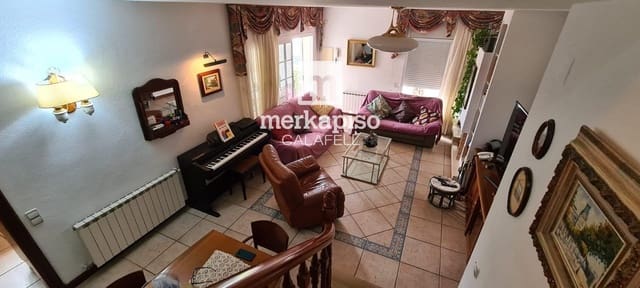 4 slaapkamer Villa te koop in Segur de Calafell, Calafell met zwembad - € 420.000 (Ref: 9769034)