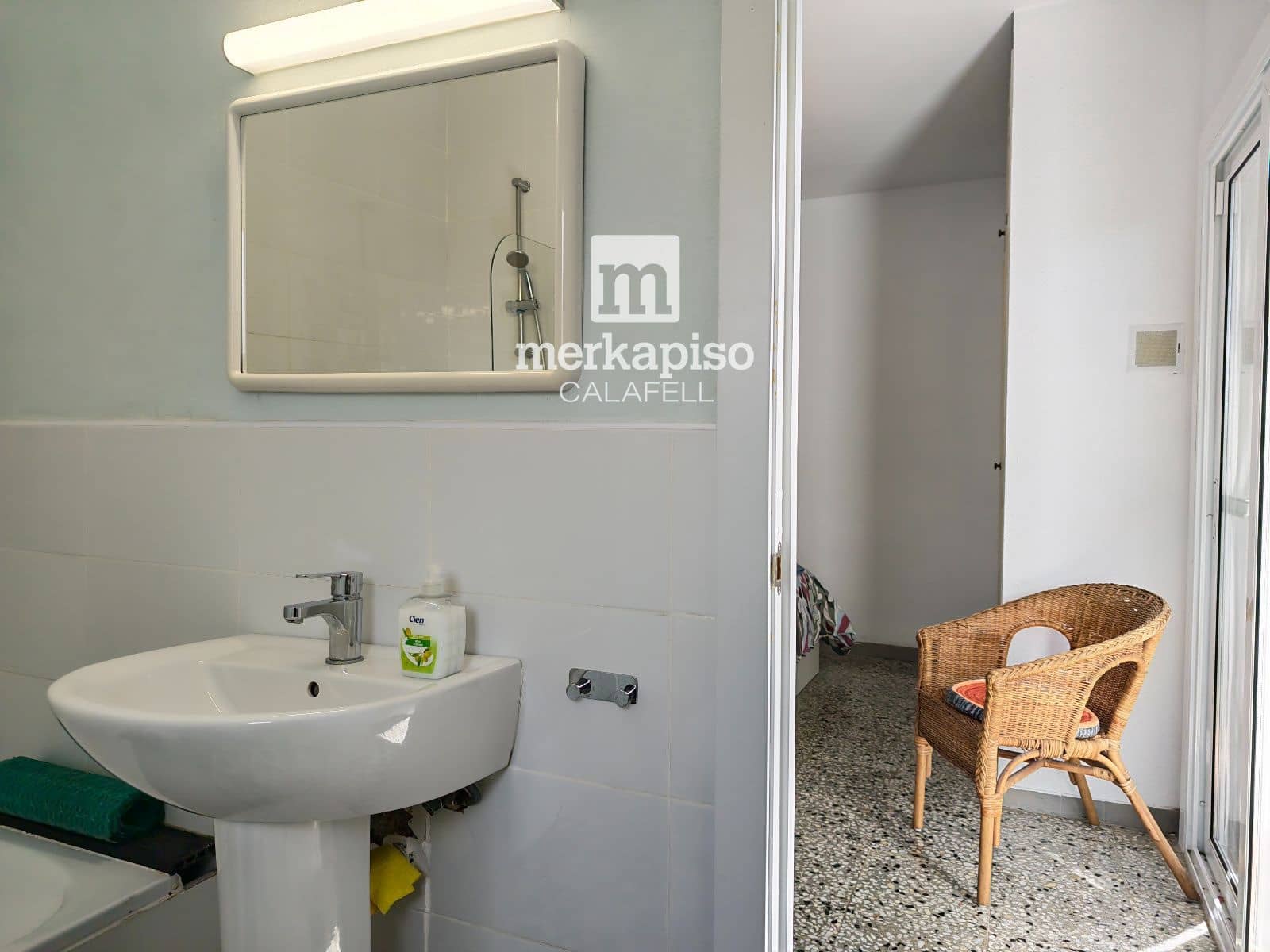 3 bedroom Villa for sale in Bellvei with pool garage - € 350,000 (Ref: 9777128)