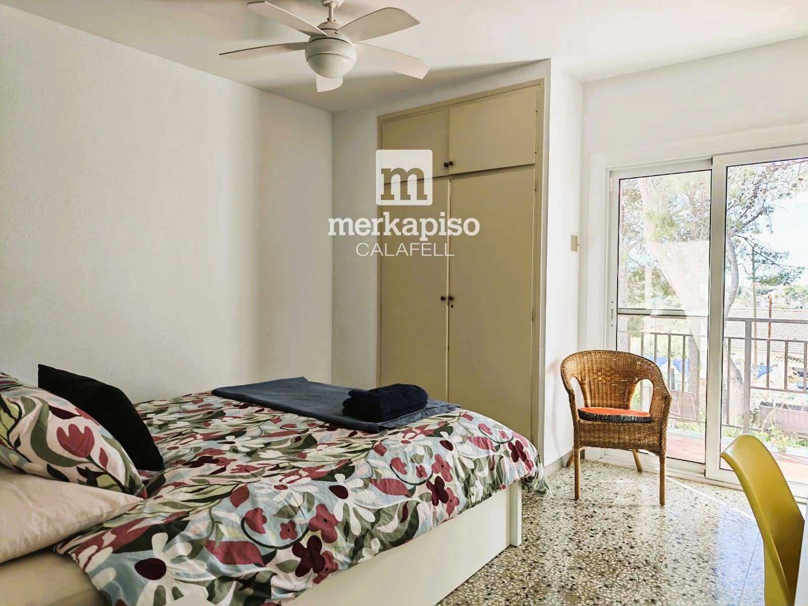 3 bedroom Villa for sale in Bellvei with pool garage - € 350,000 (Ref: 9777128)