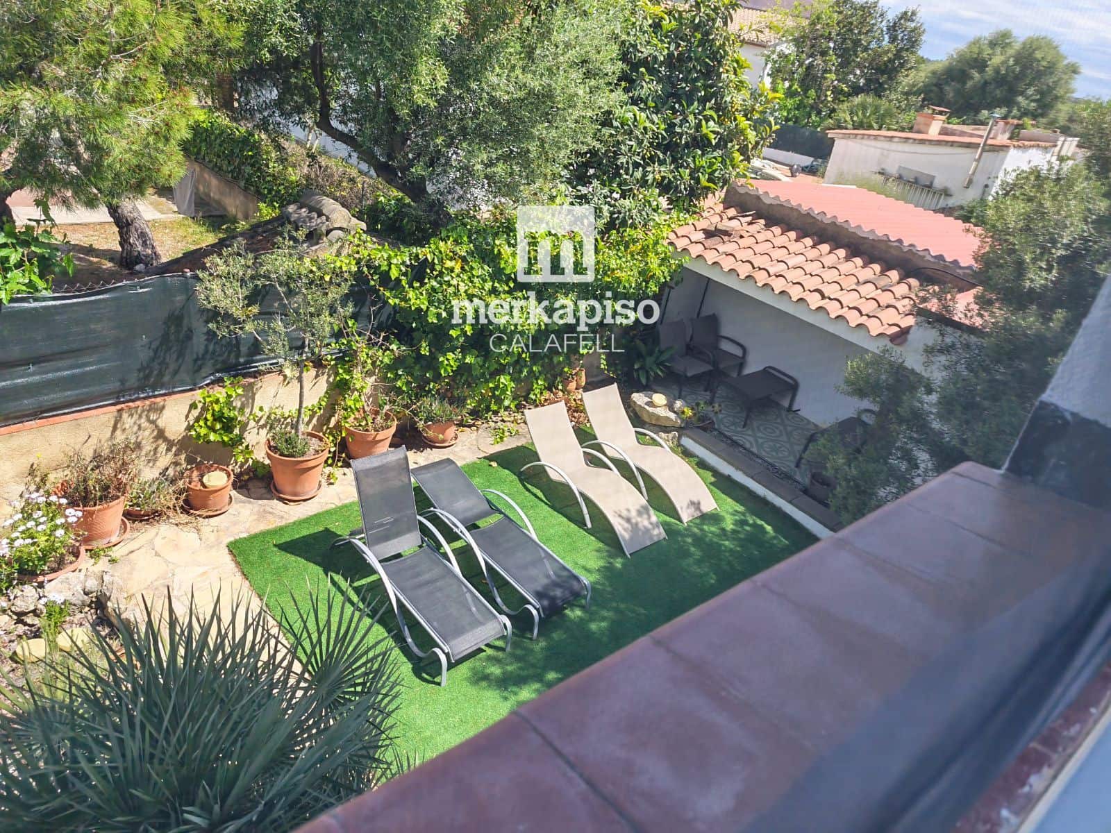 3 bedroom Villa for sale in Bellvei with pool garage - € 350,000 (Ref: 9777128)