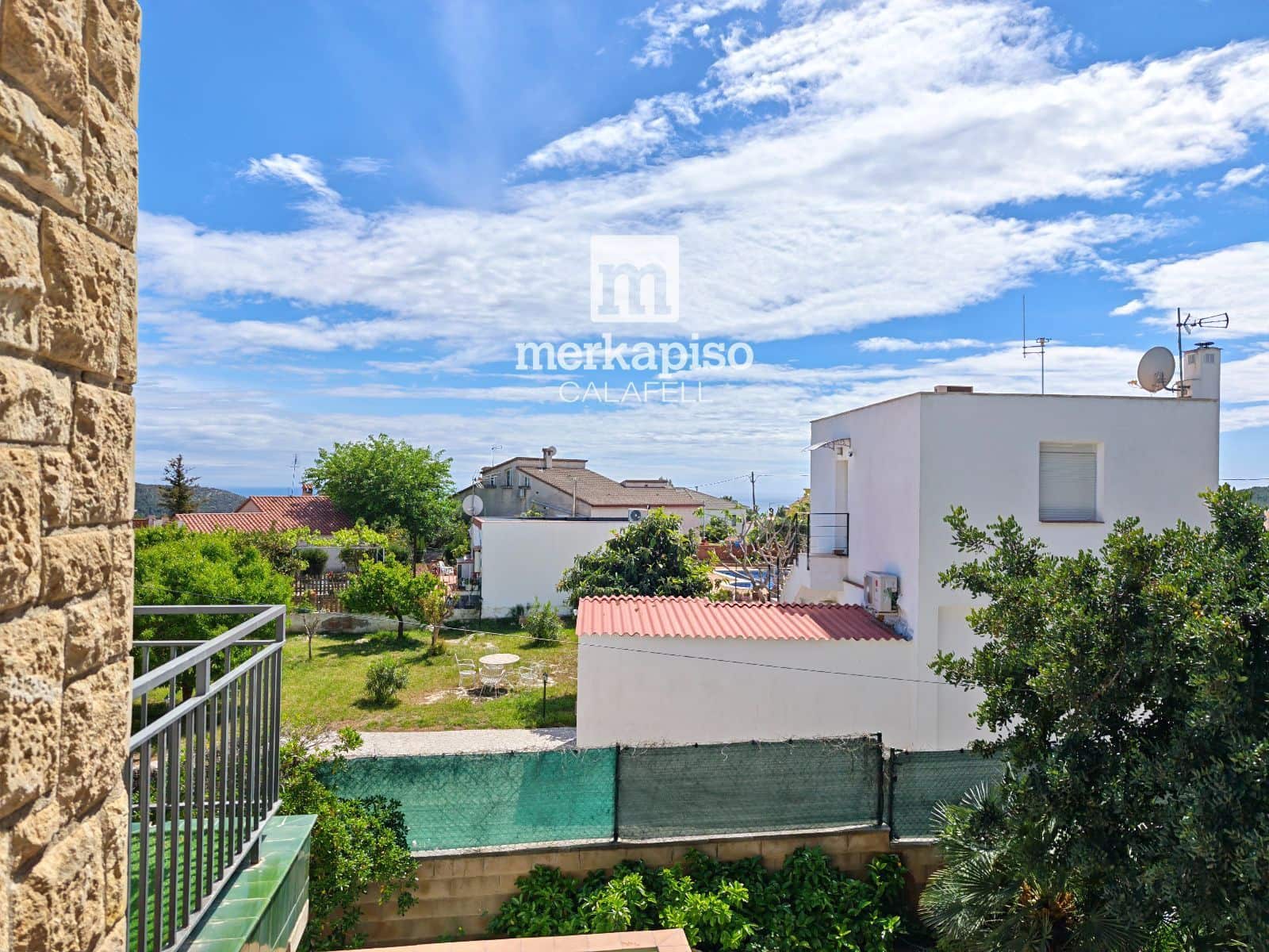 3 bedroom Villa for sale in Bellvei with pool garage - € 350,000 (Ref: 9777128)