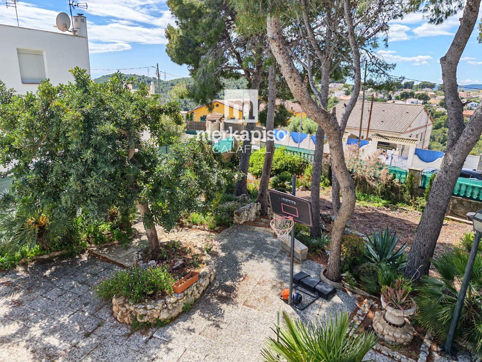 3 bedroom Villa for sale in Bellvei with pool garage - € 350,000 (Ref: 9777128)