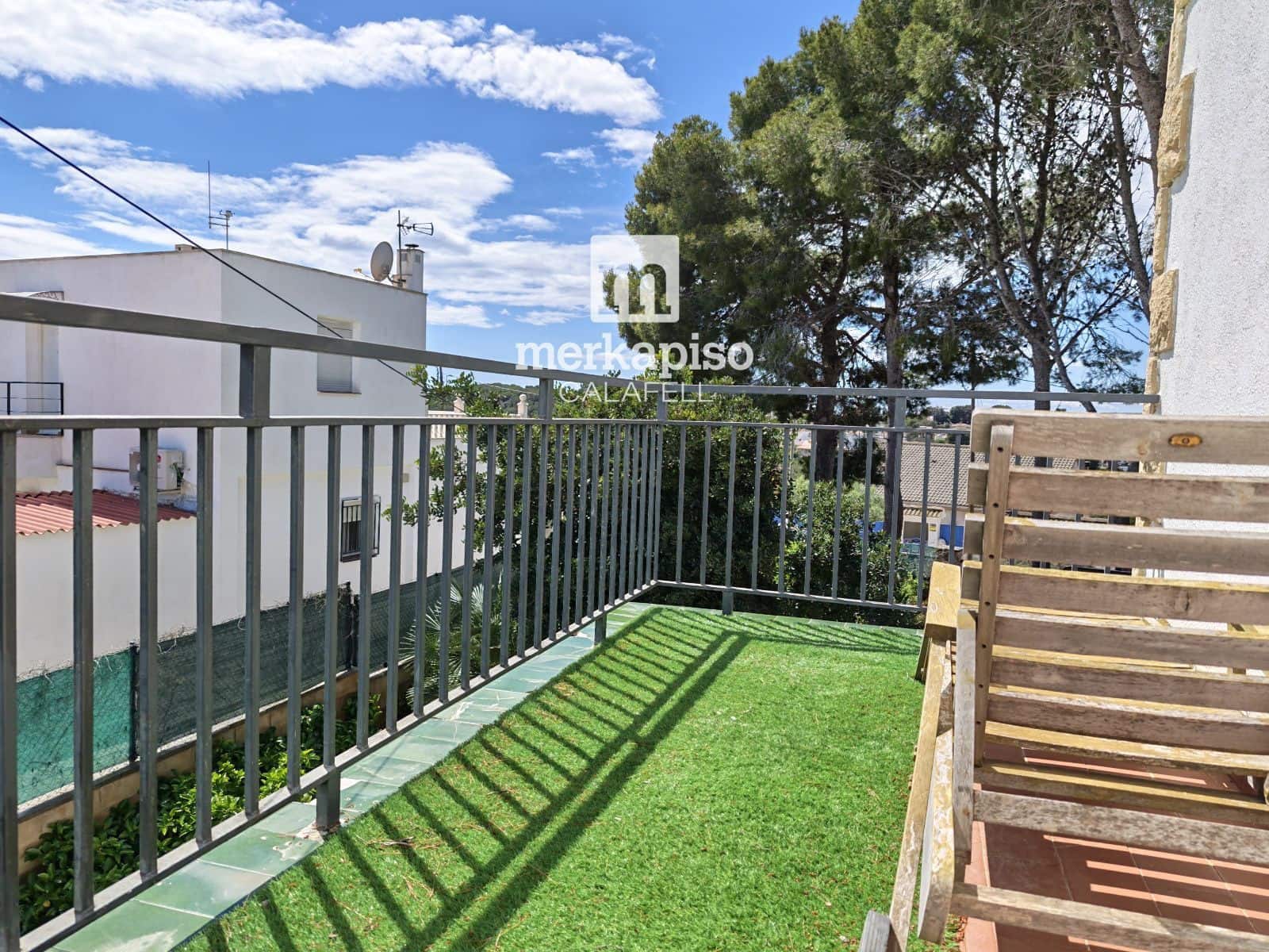 3 bedroom Villa for sale in Bellvei with pool garage - € 350,000 (Ref: 9777128)