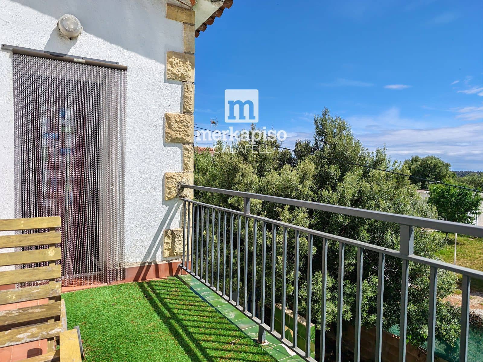 3 bedroom Villa for sale in Bellvei with pool garage - € 350,000 (Ref: 9777128)