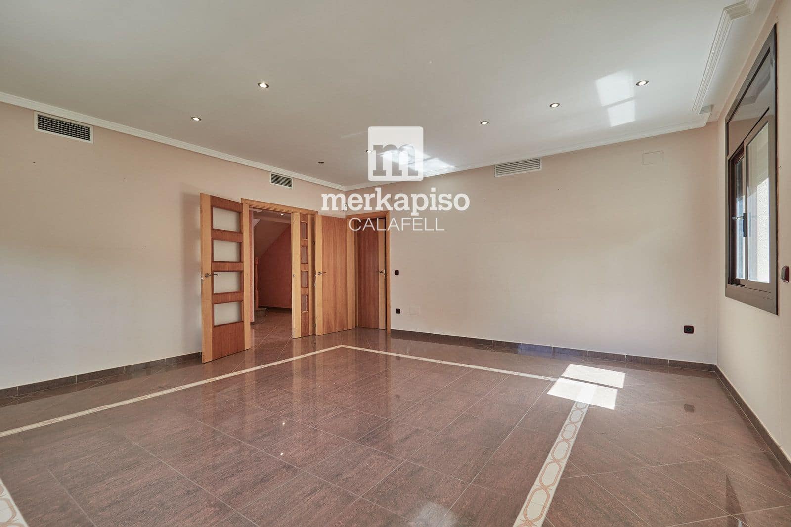 5 camera da letto Villa in vendita in Segur de Calafell con piscina garage - 590.000 € (Rif: 9777132)