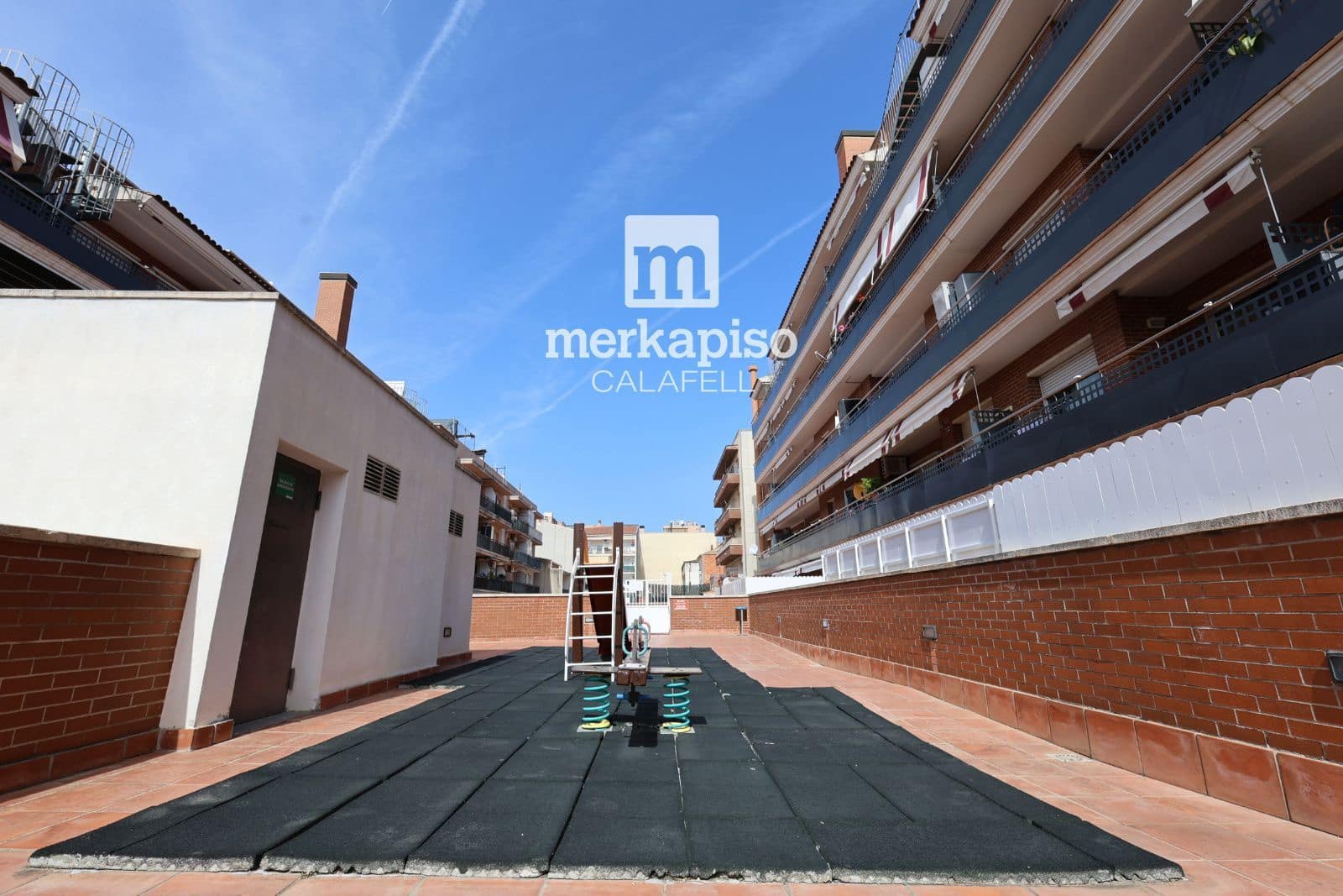 3 soveværelse Penthouse til salg i El Vendrell med swimmingpool garage - € 250.000 (Ref: 9795645)