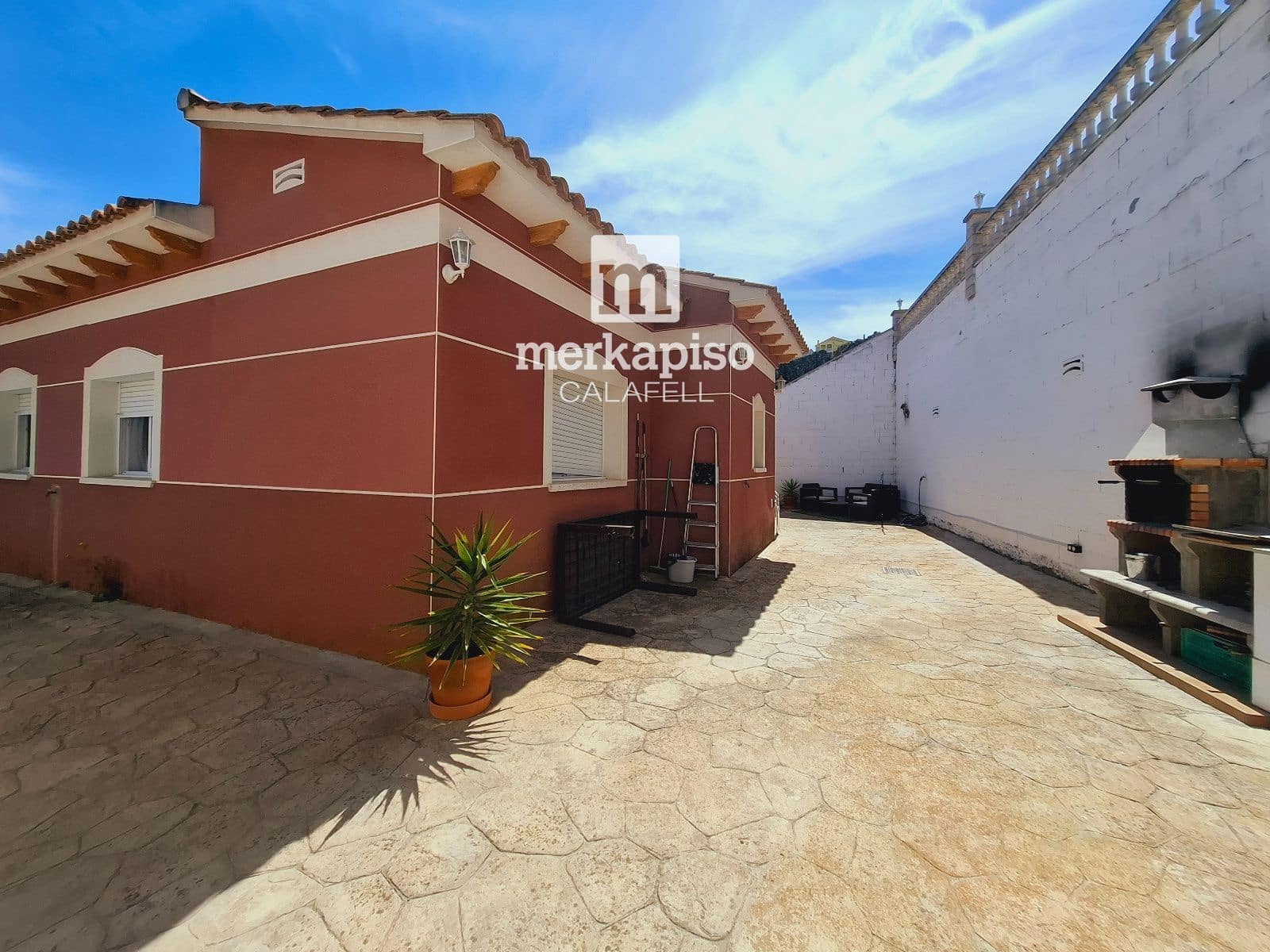 4 quarto Moradia para venda em Castellet i la Gornal com piscina garagem - 362 000 € (Ref: 9814747)