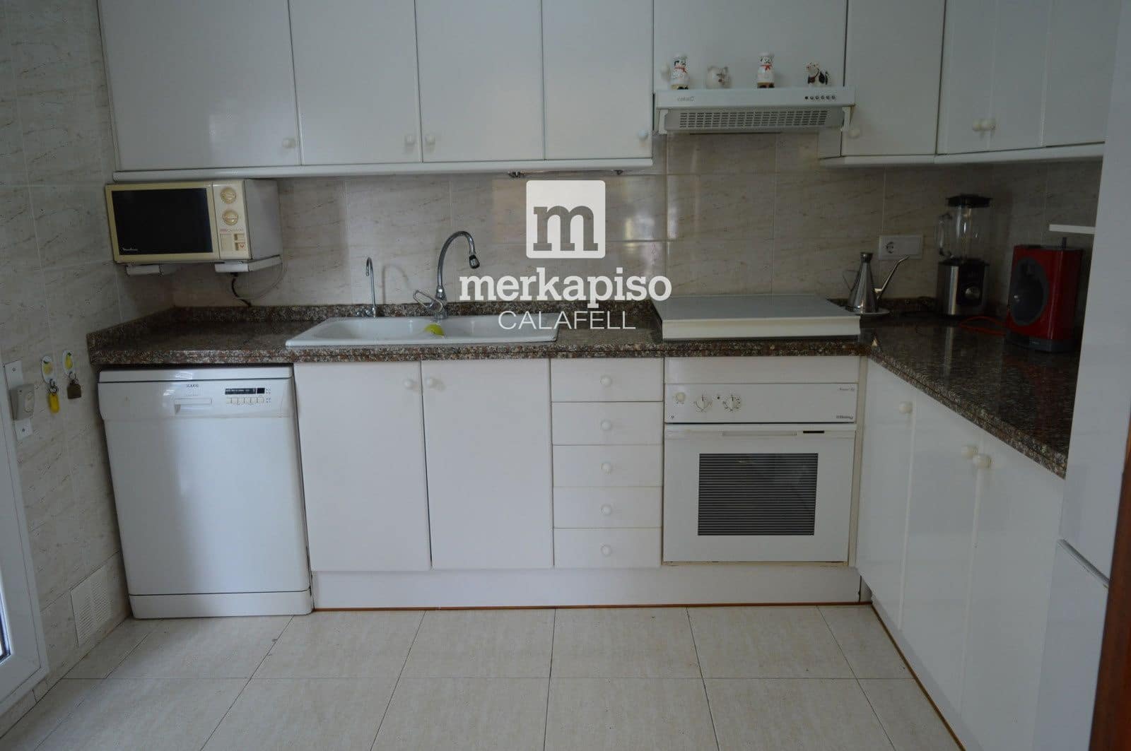 5 bedroom Villa for sale in Calafell with garage - € 510,000 (Ref: 9819735)