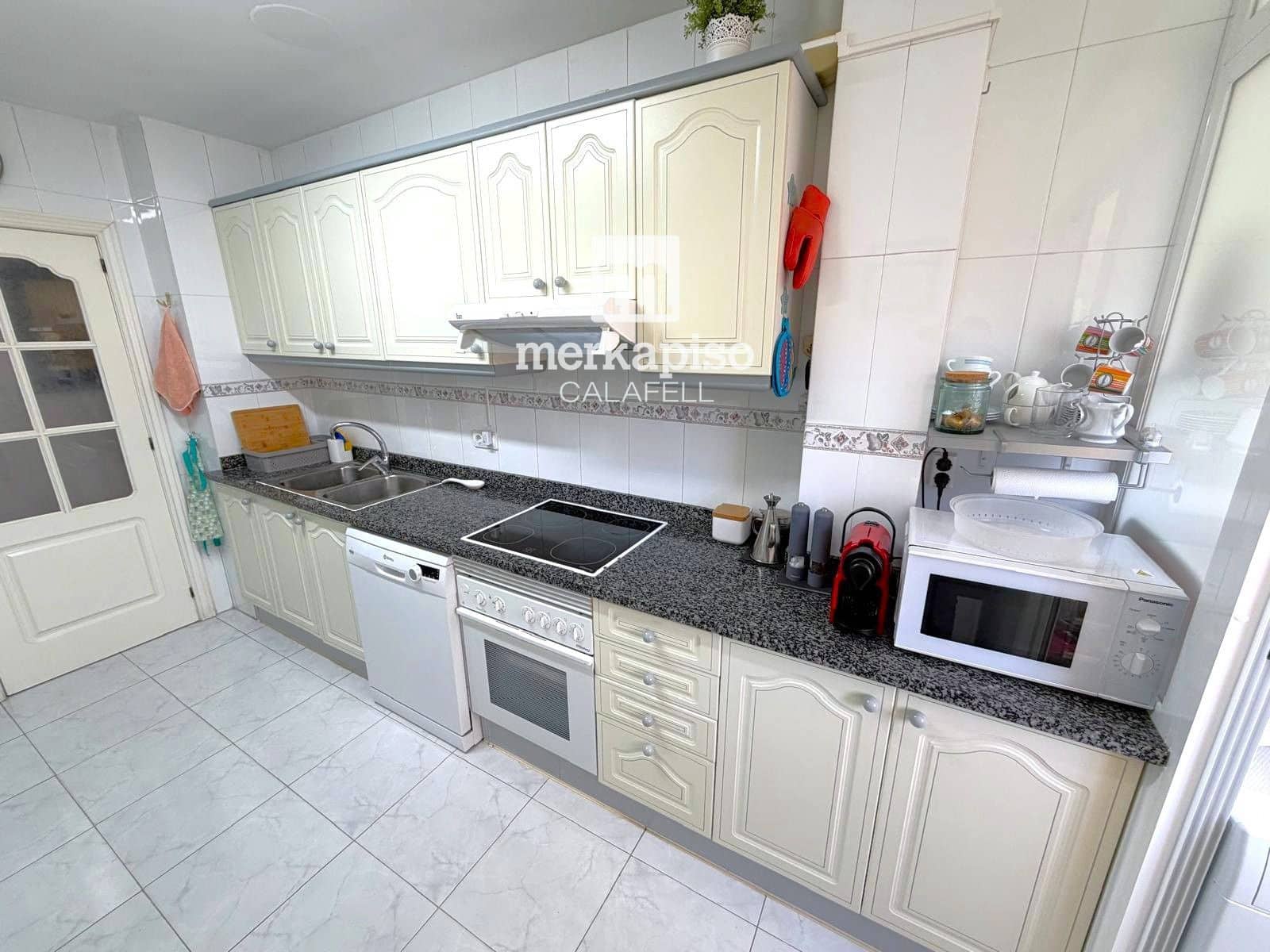 Piso de 3 habitaciones en Calafell en venta con piscina garaje - 365.000 € (Ref: 9825822)