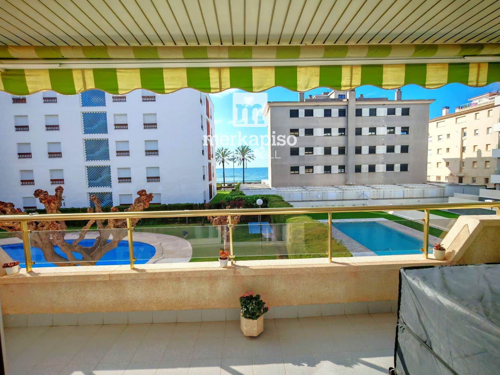 Piso de 3 habitaciones en Calafell en venta con piscina garaje - 365.000 € (Ref: 9825822)