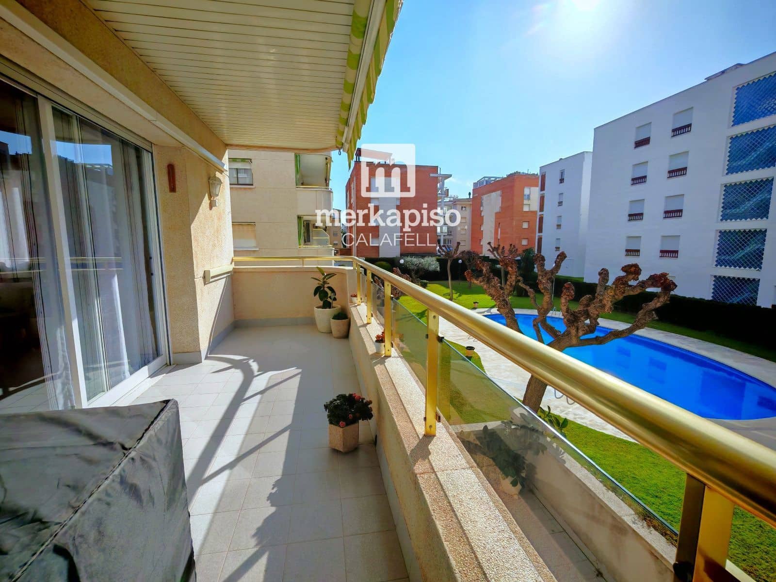 Piso de 3 habitaciones en Calafell en venta con piscina garaje - 365.000 € (Ref: 9825822)