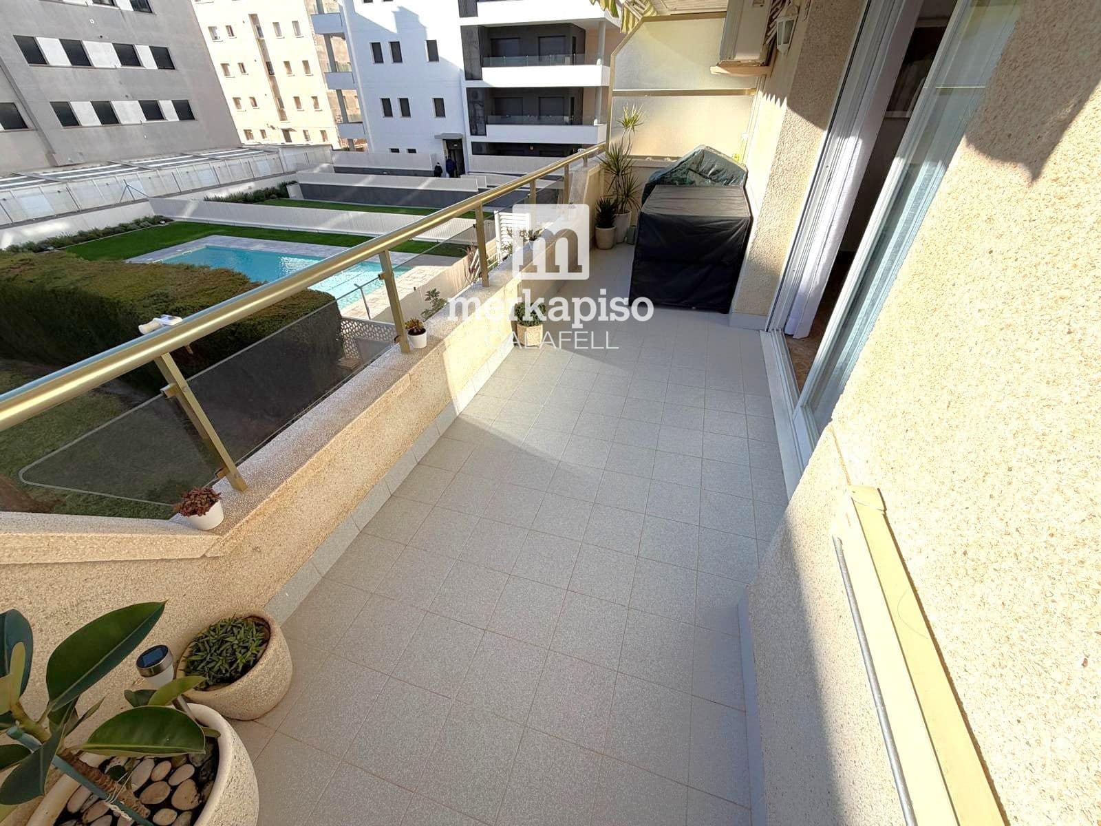 Piso de 3 habitaciones en Calafell en venta con piscina garaje - 365.000 € (Ref: 9825822)