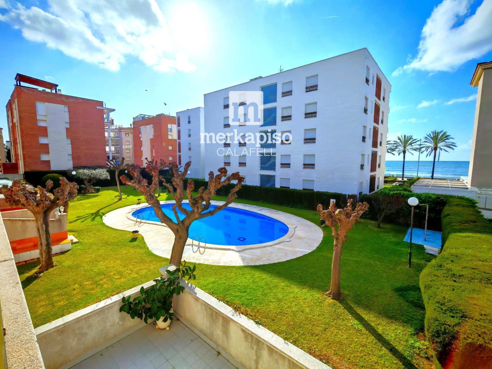 Piso de 3 habitaciones en Calafell en venta con piscina garaje - 365.000 € (Ref: 9825822)