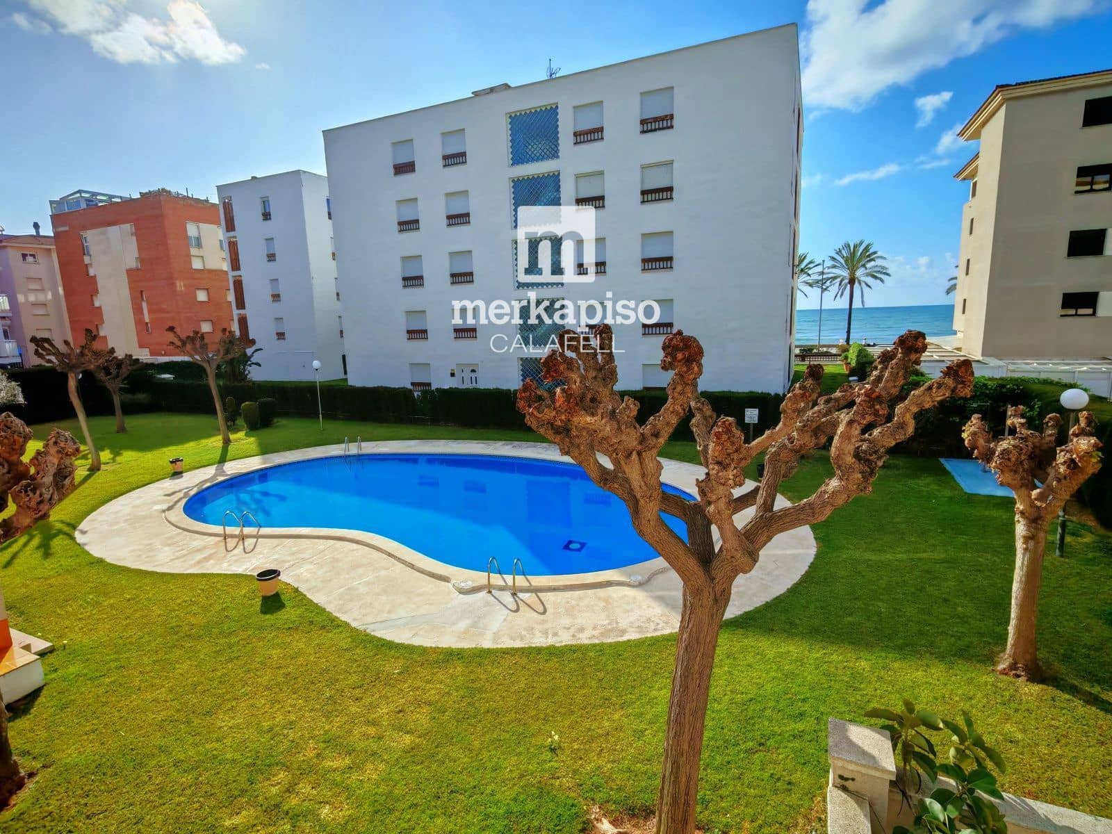 Piso de 3 habitaciones en Calafell en venta con piscina garaje - 365.000 € (Ref: 9825822)
