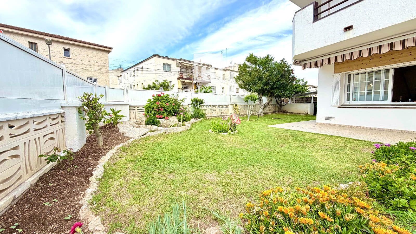 4 soveværelse Villa til salg i Cunit med garage - € 360.000 (Ref: 9829608)