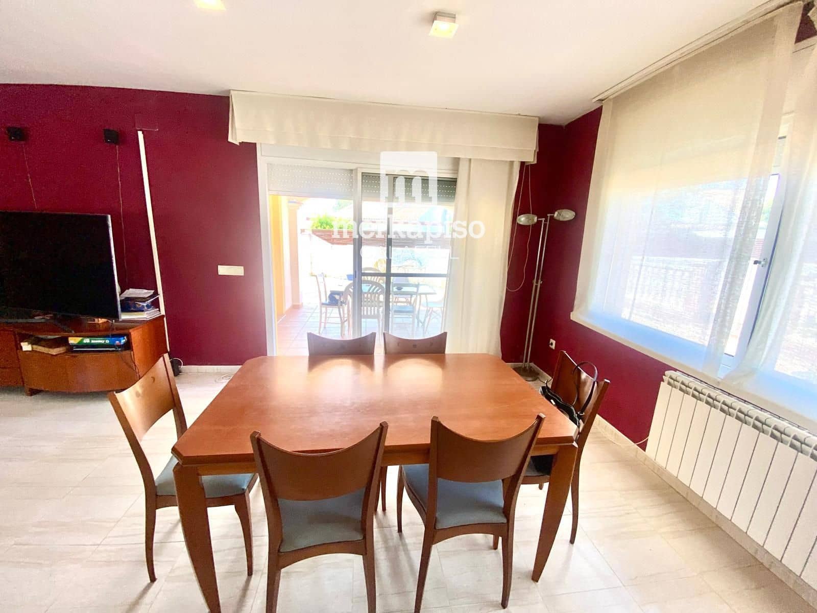 4 makuuhuone Huvila myytävänä paikassa El Vendrell mukana uima-altaan 
autotalli - 335 000 € (Ref: 9838578)
