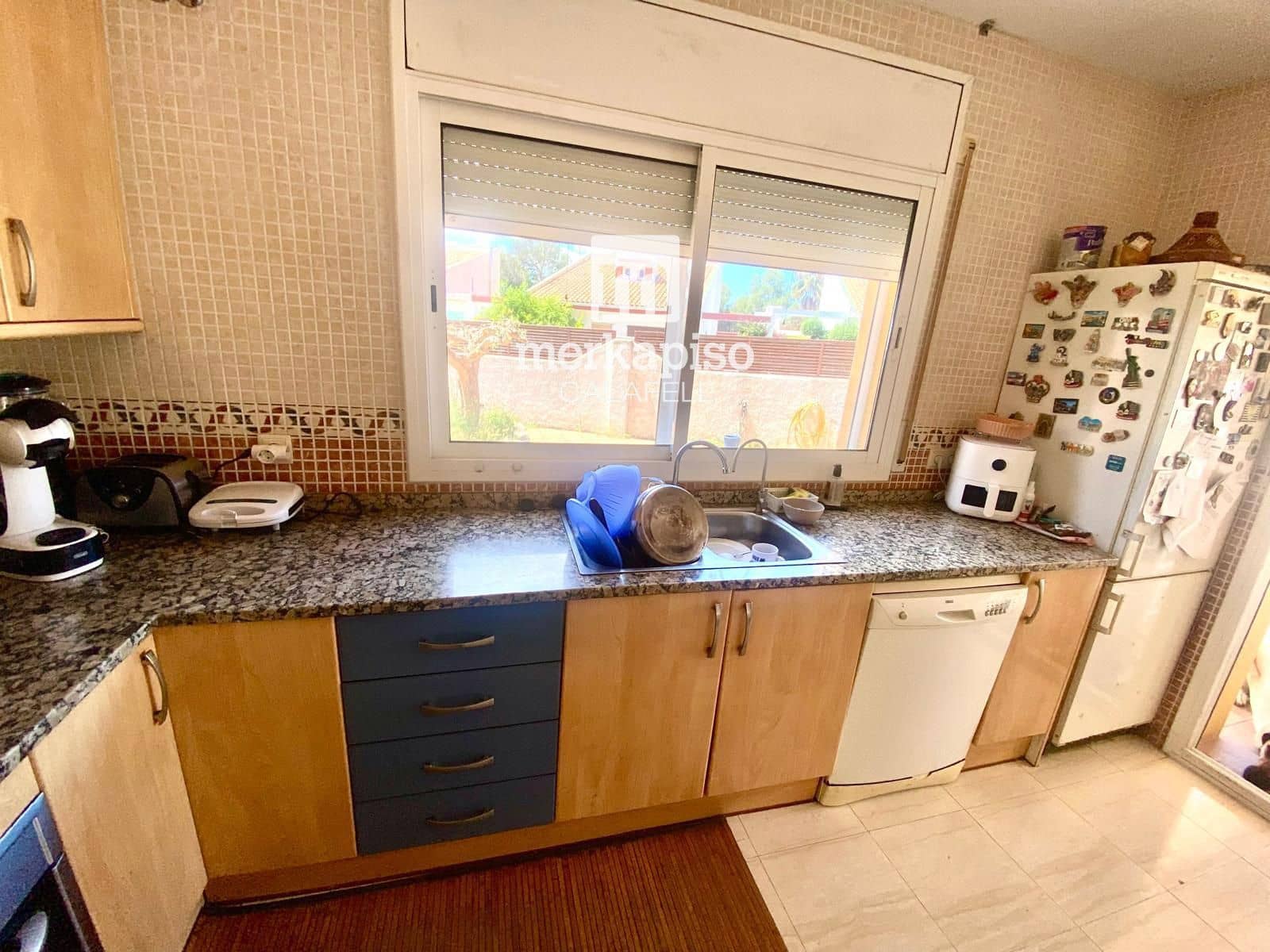 4 makuuhuone Huvila myytävänä paikassa El Vendrell mukana uima-altaan 
autotalli - 335 000 € (Ref: 9838578)