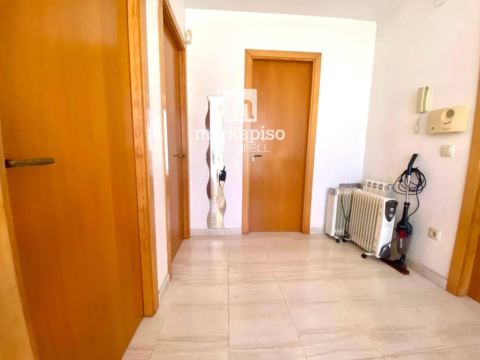 4 makuuhuone Huvila myytävänä paikassa El Vendrell mukana uima-altaan 
autotalli - 335 000 € (Ref: 9838578)