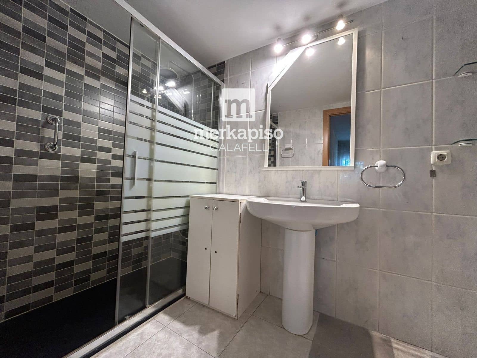 Piso de 3 habitaciones en Calafell en venta con piscina garaje - 239.000 € (Ref: 9841881)