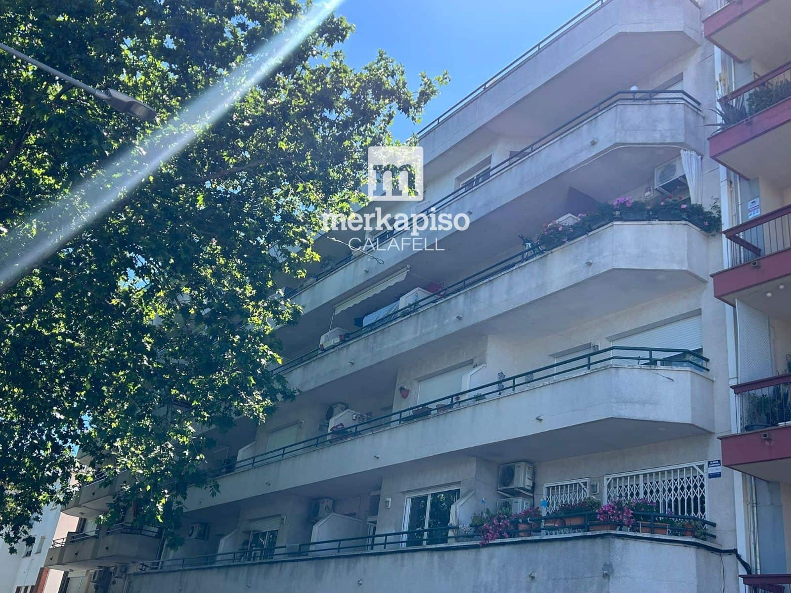 Piso de 3 habitaciones en Calafell en venta con piscina garaje - 239.000 € (Ref: 9841881)